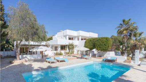 Villa with tennis court in Ibiza for rent Villa with tennis court in Ibiza for rent